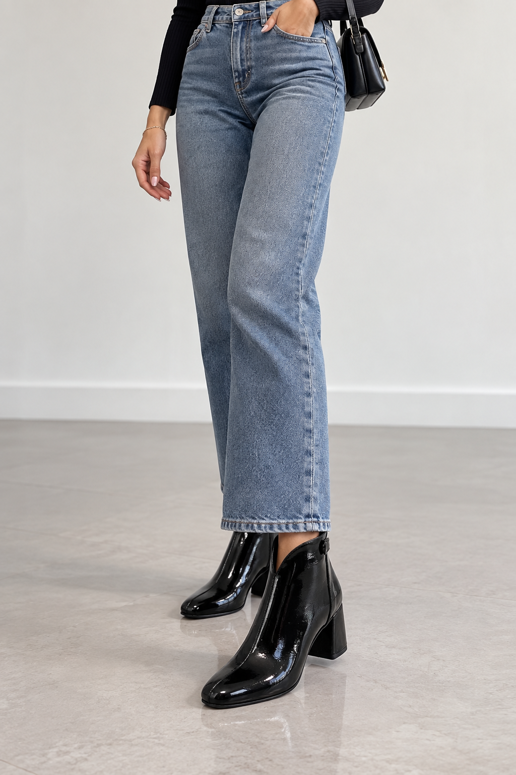 Elba - Elegant Chelsea Boots