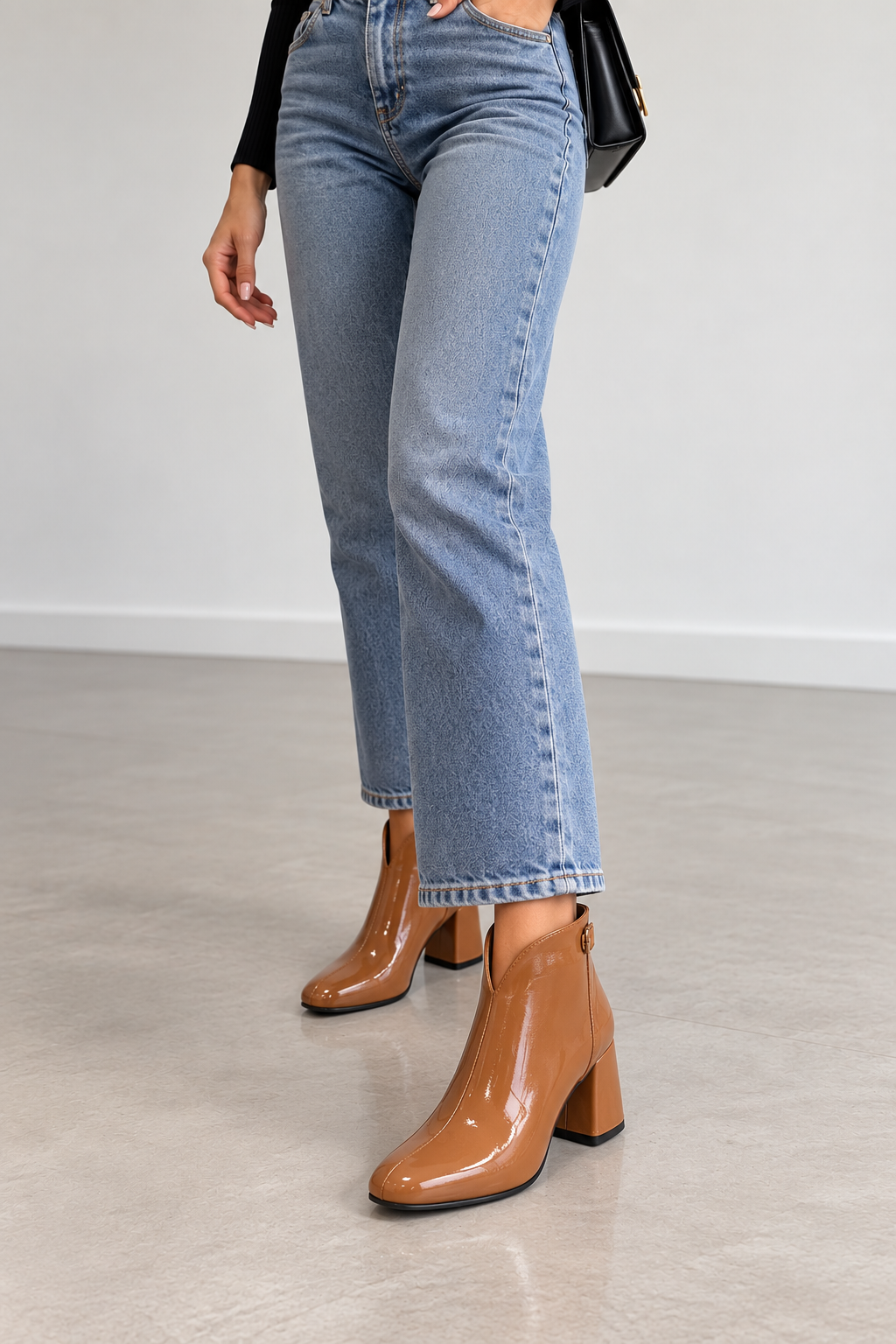 Elba - Elegant Chelsea Boots